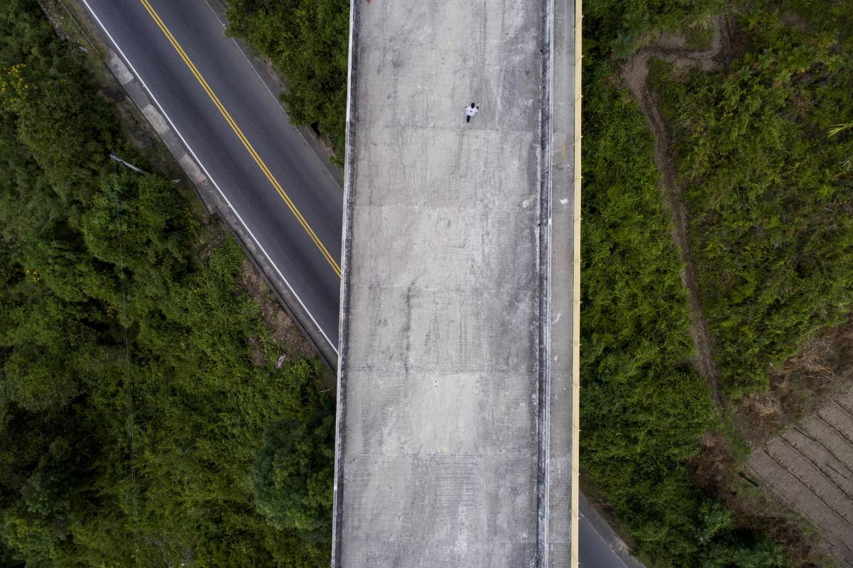 El túnel de La línea hace parte del corredor vial que comunica a Bogotá con Buenaventura y mueve cerca del 40 por ciento de la carga nacional. FOTO: ESTEBAN VANEGAS