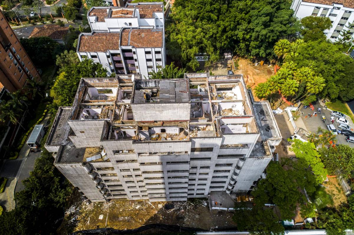 El viernes, a partir de las 6:00 de la mañana, comenzará la evacuación en en el barrio Santa María de los Ángeles de los edificios ubicados a 100 metros a la redonda del edificio Mónaco. FOTOS JUAN DAVID ÚSUGA