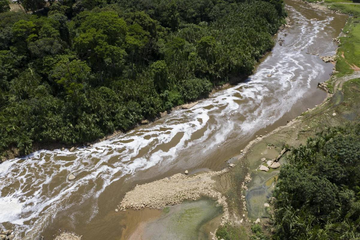 La suspensión de gran parte de la actividad comercial e industriales alivió la carga contaminante. Sin embargo según el Amva los hogares contaminan más. Estas son algunas imágenes entre el municipio de Caldas hasta el municipio de Barbosa. Foto: Manuel Saldarriaga Quintero.