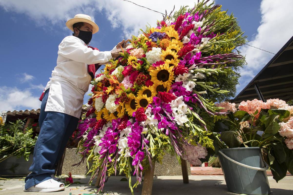 La edición 2020 de la Feria de las Flores se mantiene. La mayoría de las actividades se realizarán a la distancia para evitar aglomeraciones. Será una feria virtual, sin precedentes en la cuidad. Los silleteros siguen siendo los protagonistas. FOTO MANUEL SALDARRIAGA QUINTERO