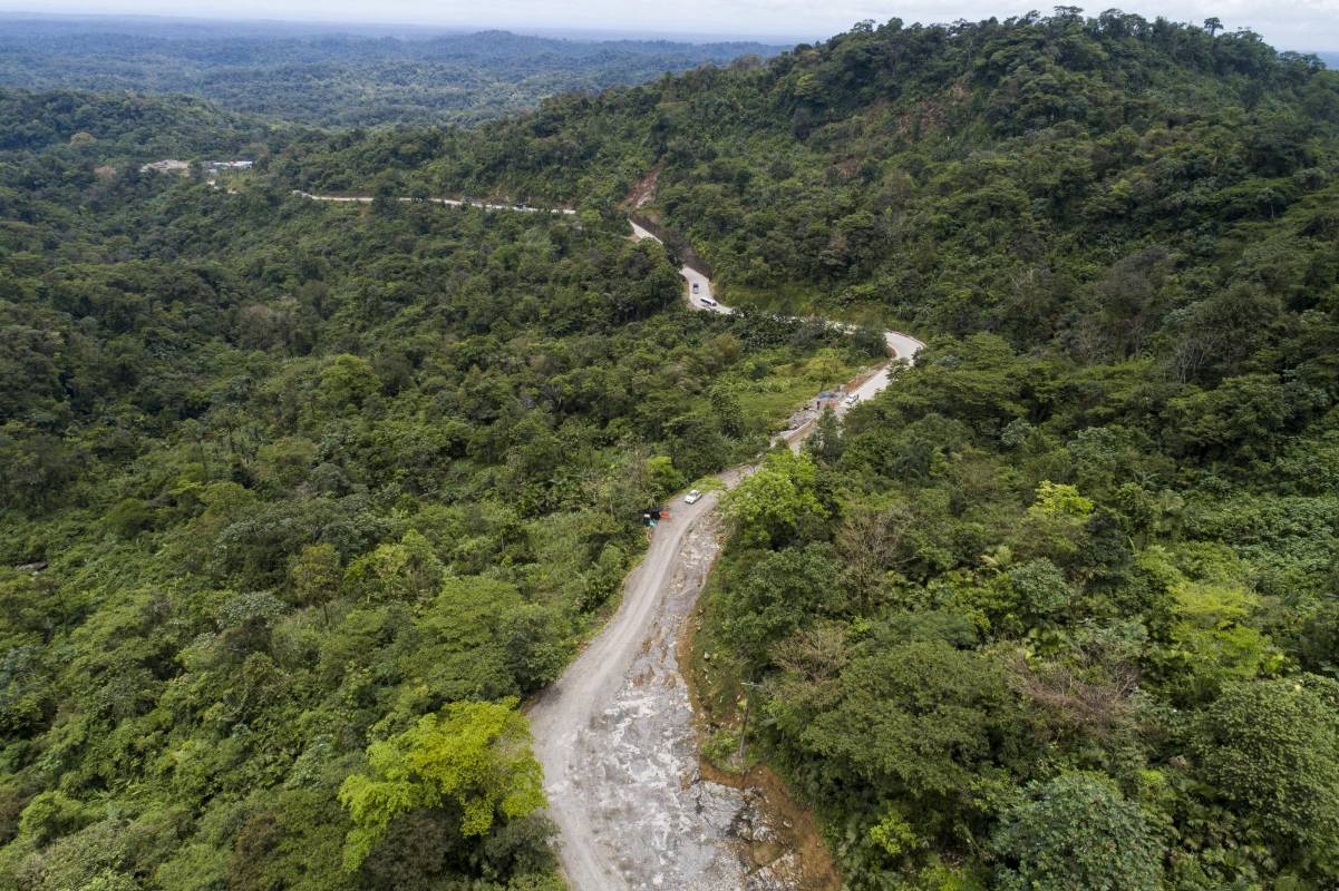 Esta vía, entre El Carmen de Atrato y Quibdó, tiene una longitud de 87 kilómetros. Foto: Esteban Vanegas