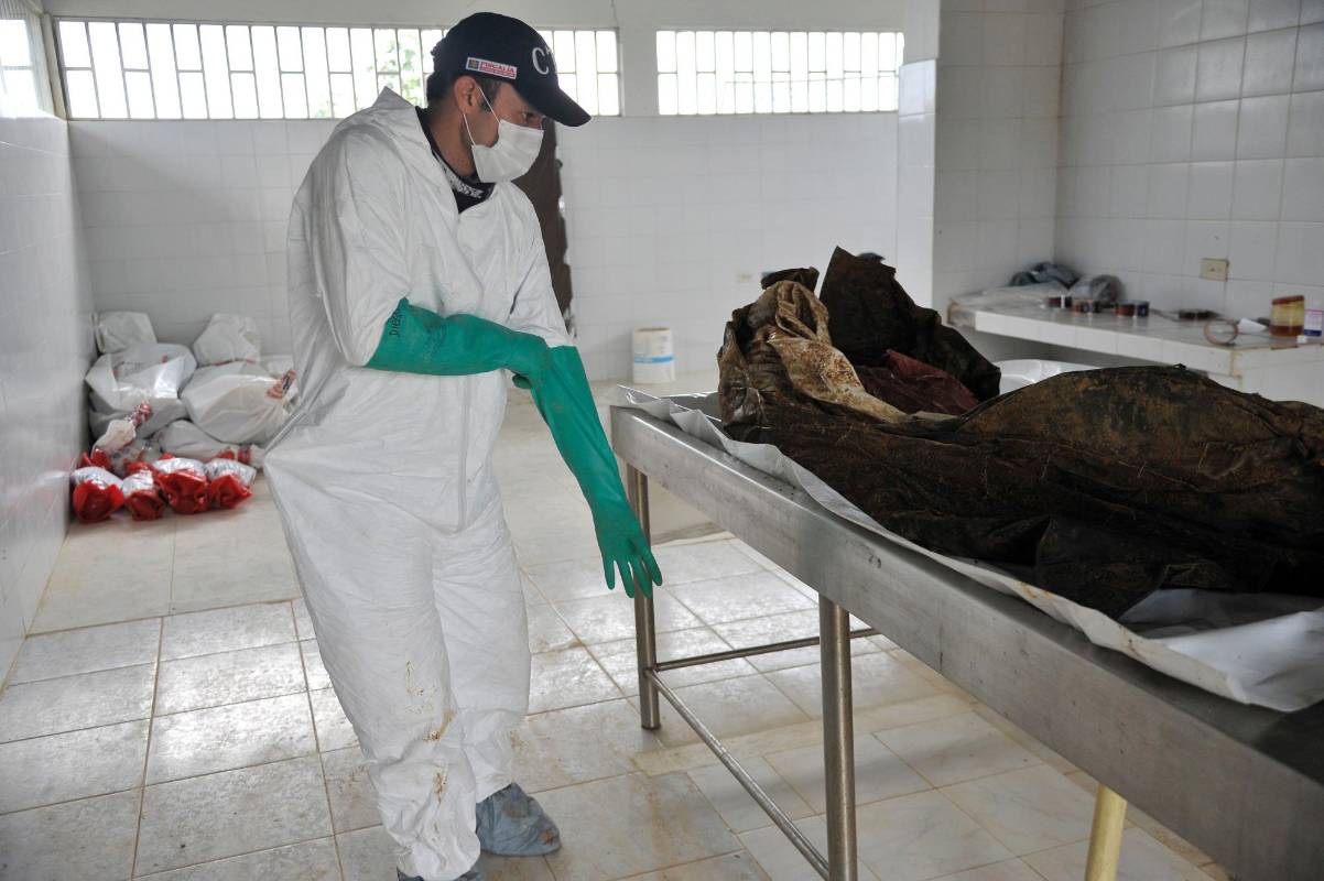 En los mencionados municipios el trabajo de exhumaciones de la Fiscalía arrancó como tal en abril de 2010 cuando se reportó que en la localidad de La Macarena habría una fosa común con más de un millar de personas enterradas. FOTOS Guillermo Legaria / AFP
