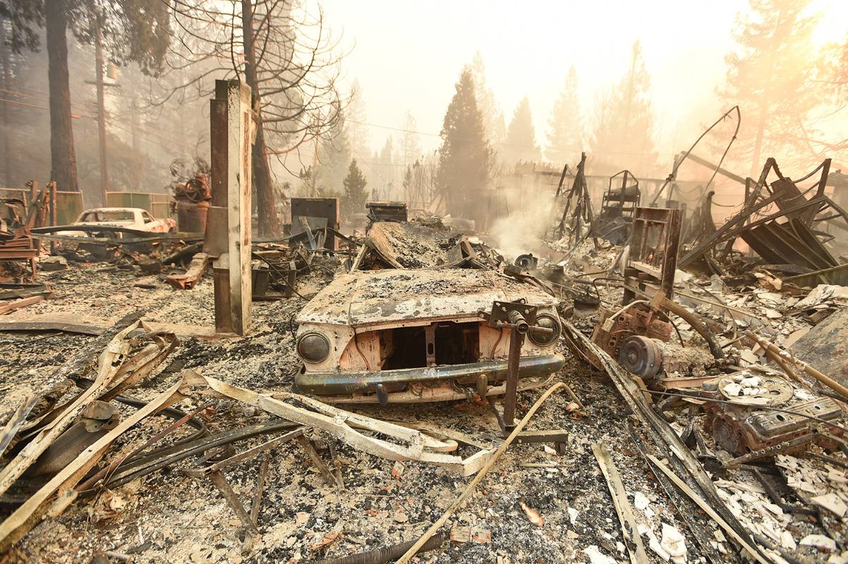 Un centenar de casas, vehículos y hasta un hospital se han quemado por el fuerte incendio. Foto: agencia AFP