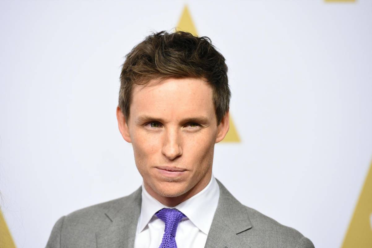 La chica danesa le dio a Eddie Redmayne su segunda nominación consecutiva en la categoría de Mejor actor principal. FOTO AFP