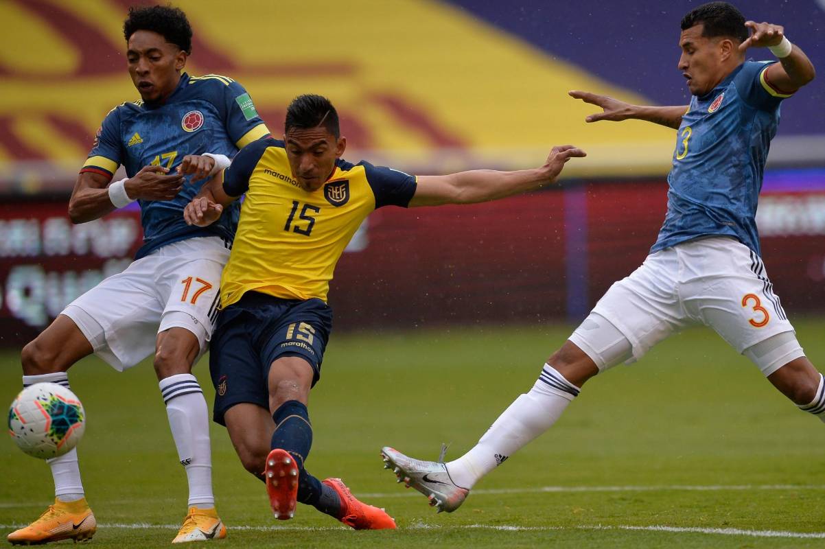 En los últimos 25 años en duelos entre Colombia y Ecuador no había antecedentes de una goleada como la que le propinó la selección dirigida por Gustavo Alfaro a la tricolor 6-1. De esa forma tambalea la era Queiroz. Foto: AFP.