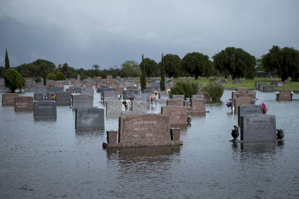 El servicio meteorológico estadounidense calificó como unas inundaciones catastróficas sin precedentes en el este de Texas y en Houston. FOTO AFP