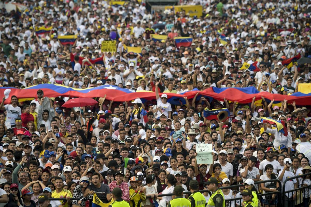 El lado colombiano del puente internacional Tienditas, donde está uno de los pasos fronterizos con Venezuela, está listo para recibir el concierto Venezuela Aid Live . Foto: AFP