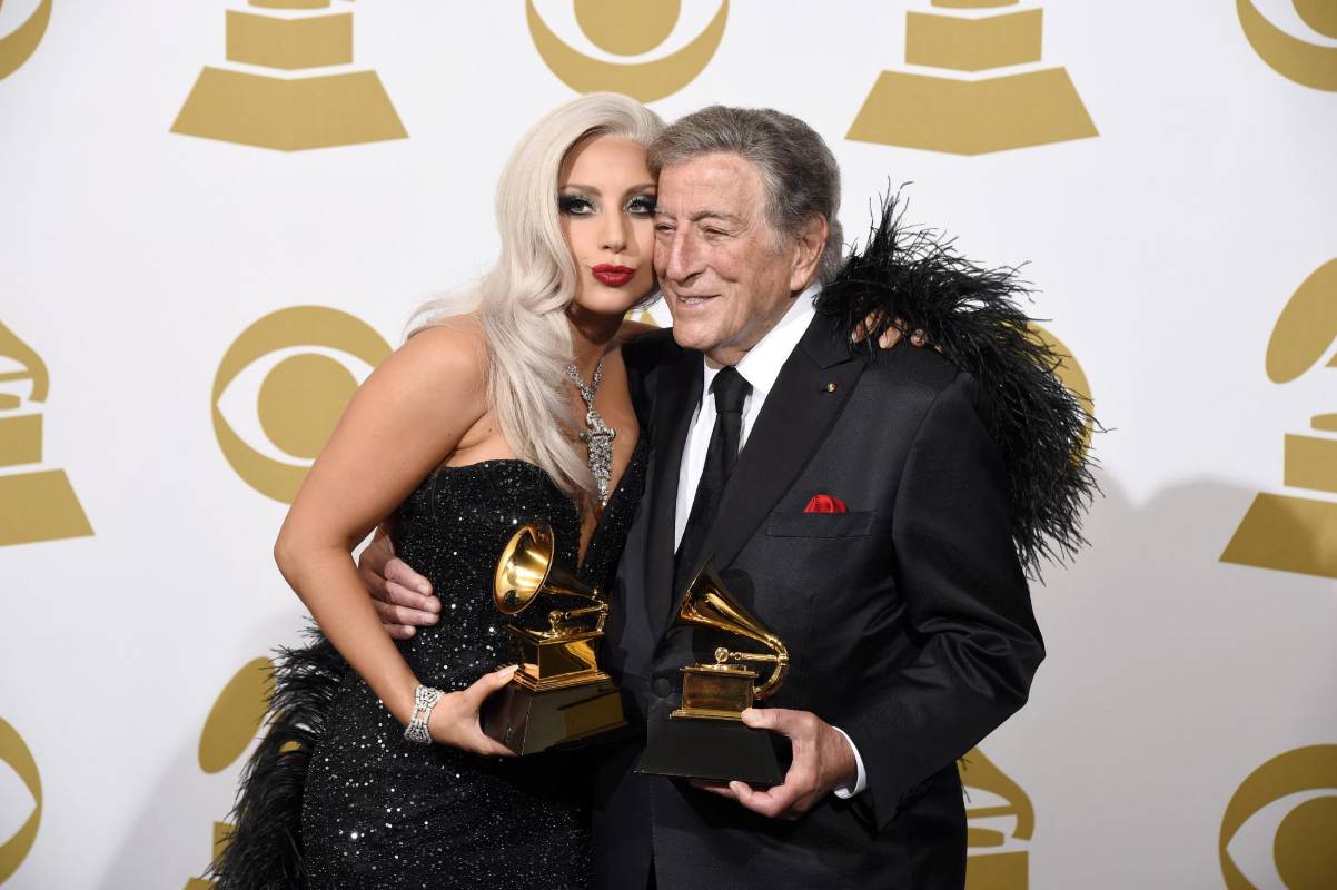 Lady Gaga y Tony Bennet recibieron el Grammy como Mejor álbum tradicional pop. FOTO AP