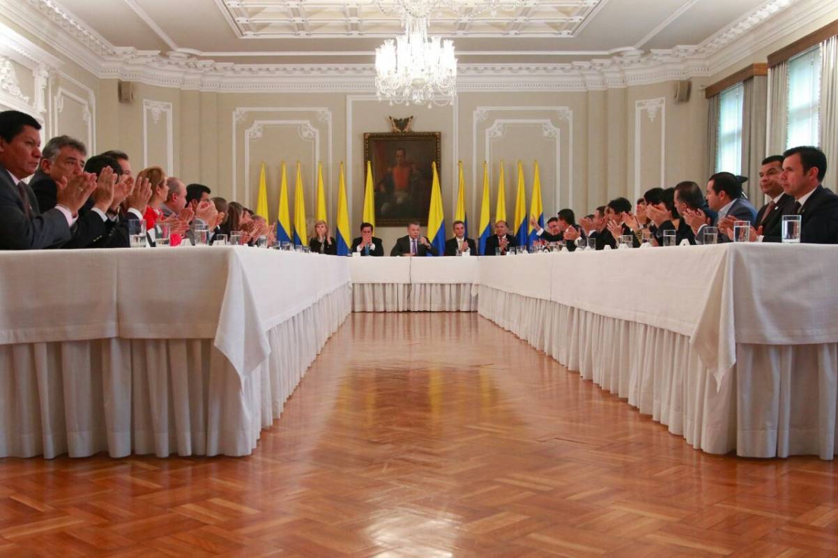 Mandatarios regionales llegaron hasta la Casa de Nariño para debatir el futuro de las regiones durante el cese al fuego bilateral. FOTO CORTESÍA 