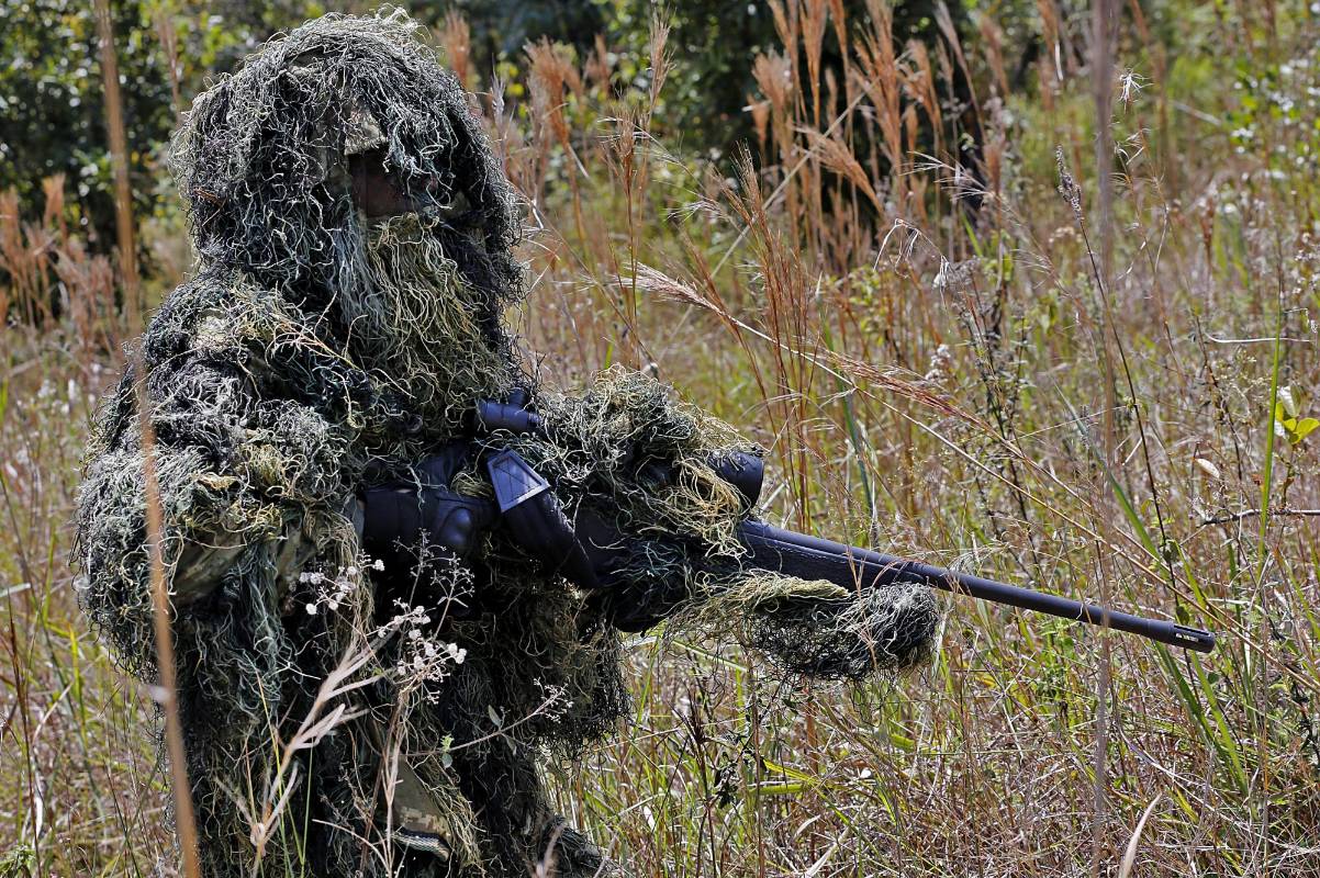 Los tiradores usan un rifle Sig Sauer 3.000, con munición Winchester americana calibre .308 y mira de 14X. El observador que los acompaña y protege lleva un fusil Troy calibre 5.56 /Henry Agudelo.