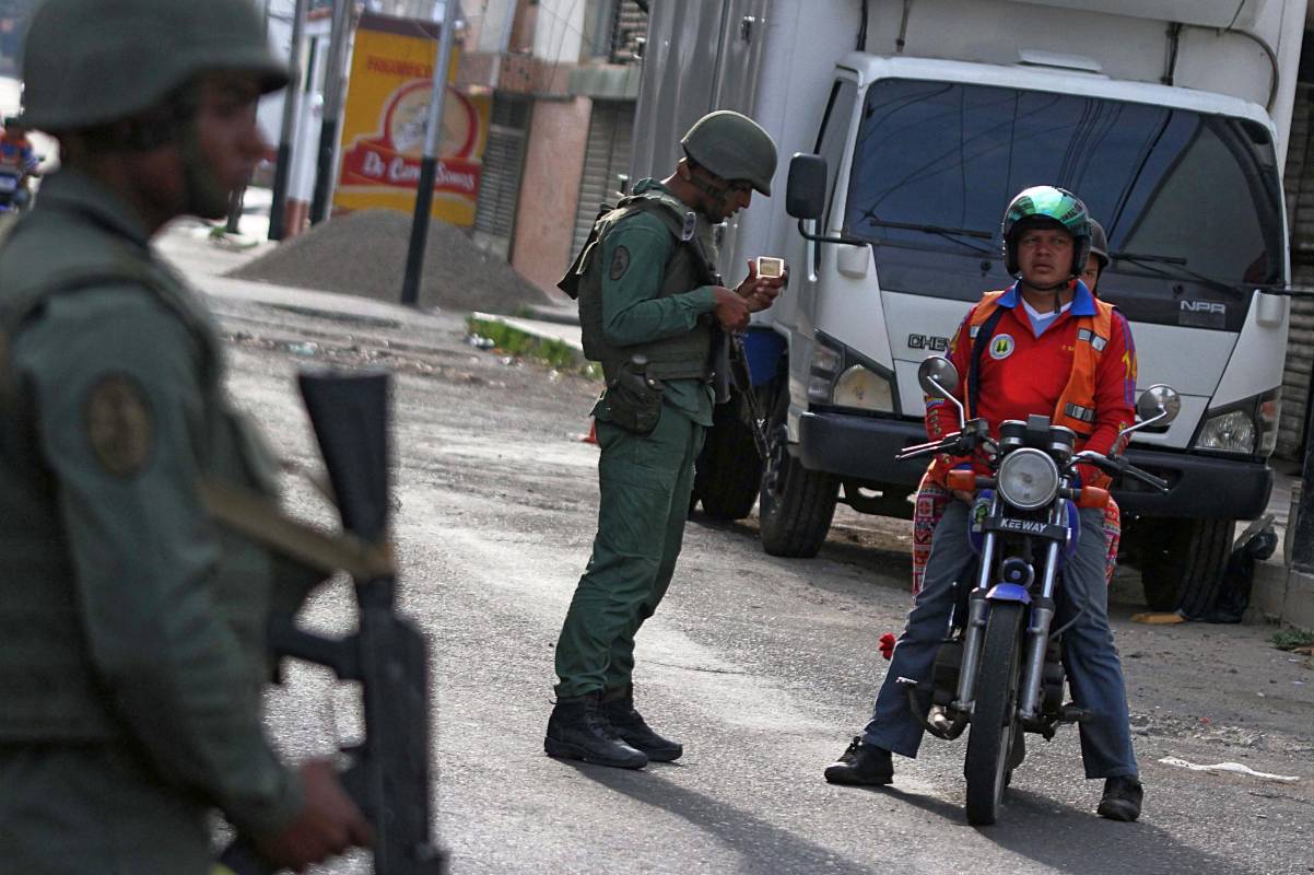 El cierre de la frontera generó el llamado del presidente Juan Manuel Santos para que los cancilleres de los dos países dialoguen. FOTO AFP 