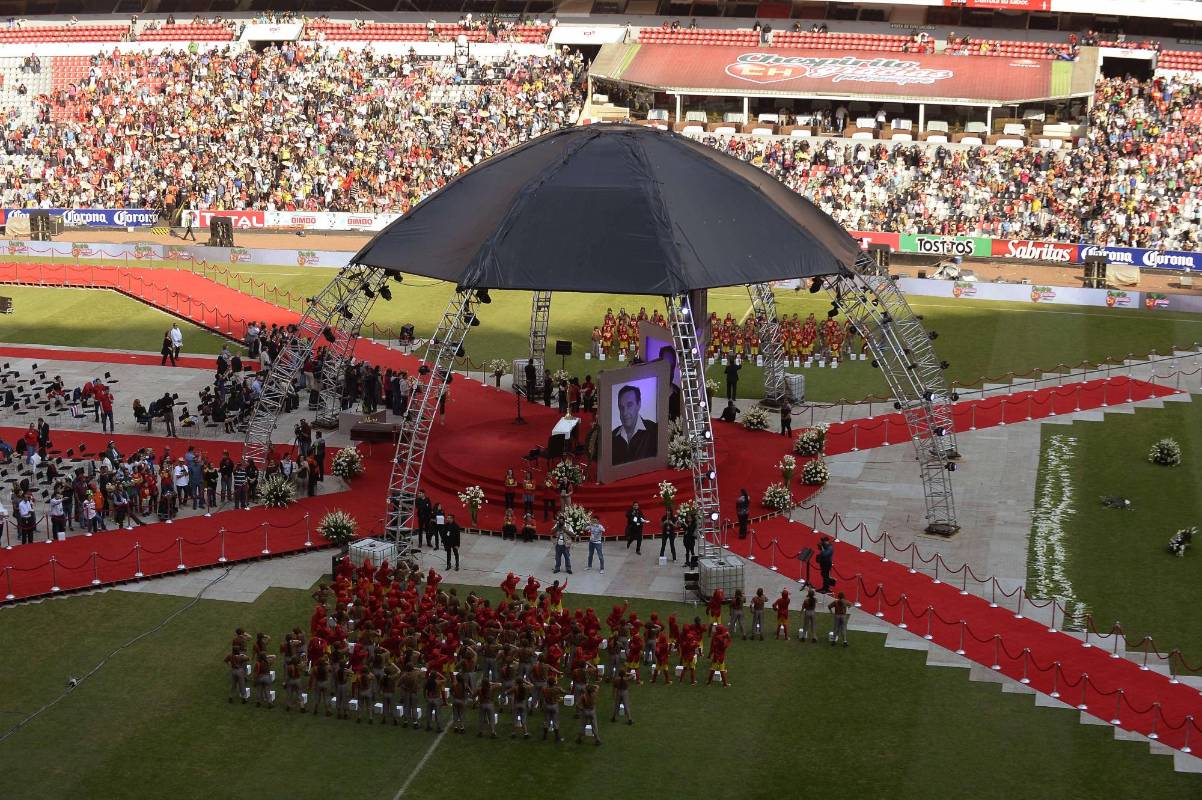 Los niños fueron actores principales en el homenaje al comediante mexicano. FOTO AP