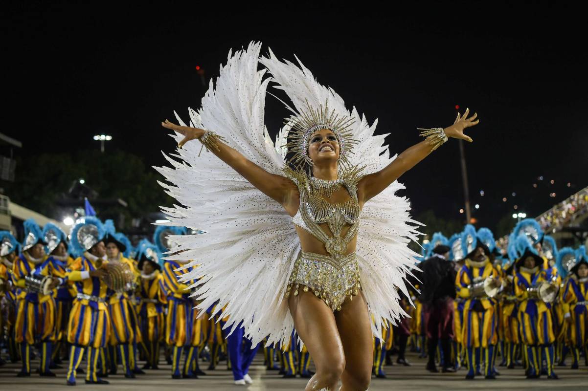 Durante todo ese tiempo deben cantar a voz en pecho una canción que se va repitiendo constantemente. FOTO AFP