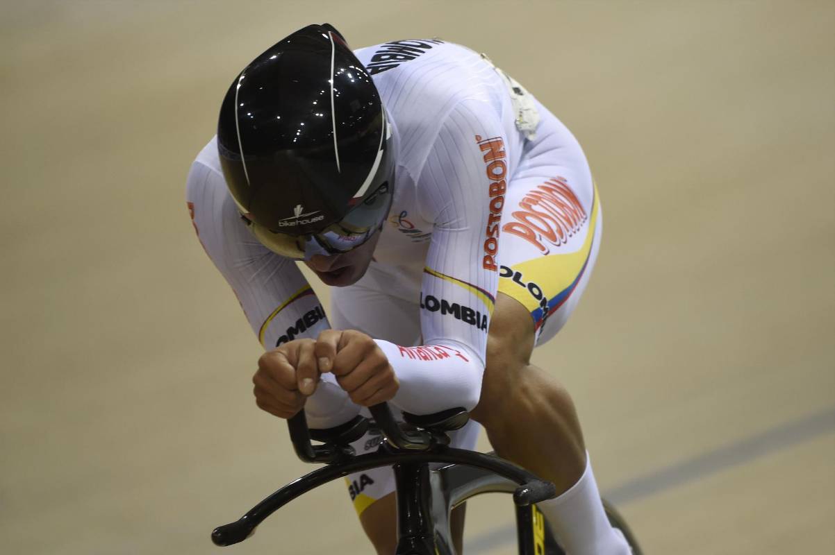 Gaviria dedicó el triunfo a su compañero y cuñado, Fabián Puerta, quien sufrió una caída. FOTO AFP