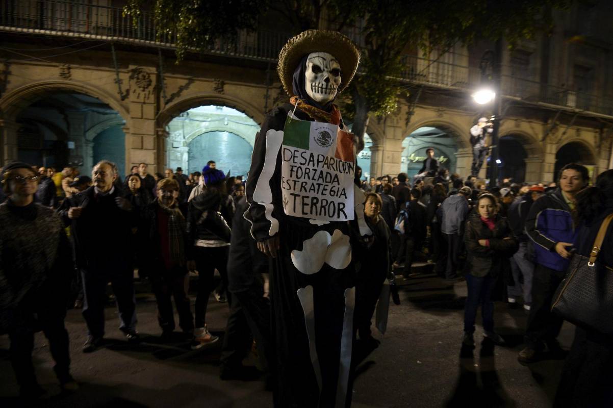 Según las investigaciones los estudiantes desaparecidos habrían sido entregados a sicarios del grupo del narcotráfico Guerreros Unidos. FOTO AFP