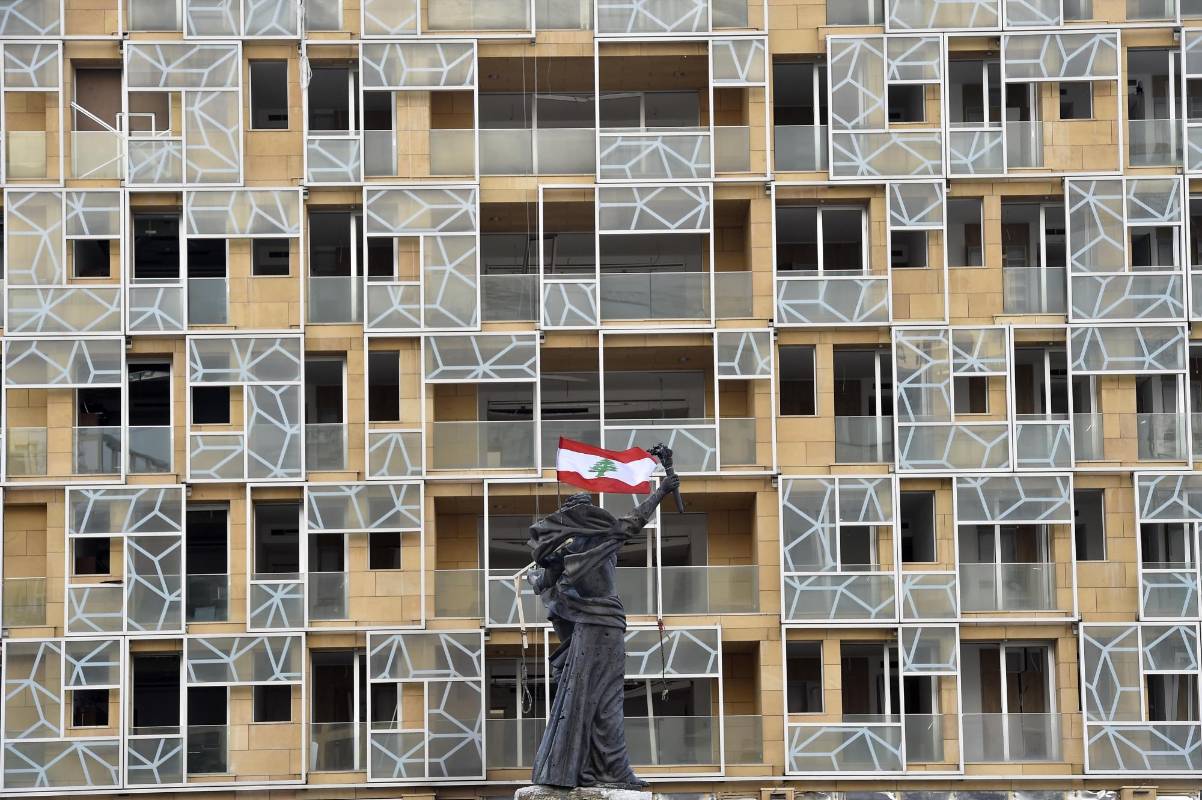 Miles de manifestantes indignados por la gran destrucción y las graves consecuencias para el país de la masiva explosión. Foto: AFP
