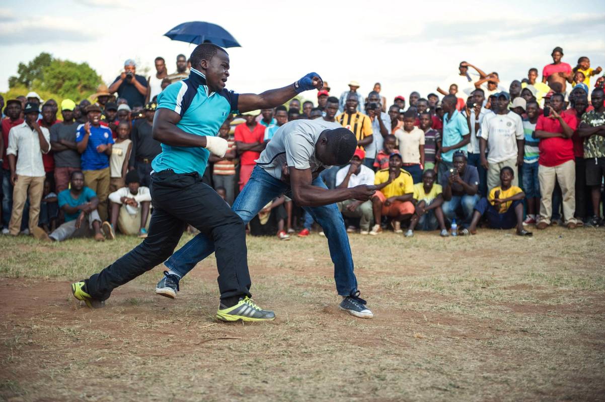 Y es que año tras año el ‘Musangwe’ adquiere tanta popularidad que su presidente, Tshilidzi “Veneno” Ndevane, aseguró sentirse alentado por el gran número de luchadores. FOTO AFP