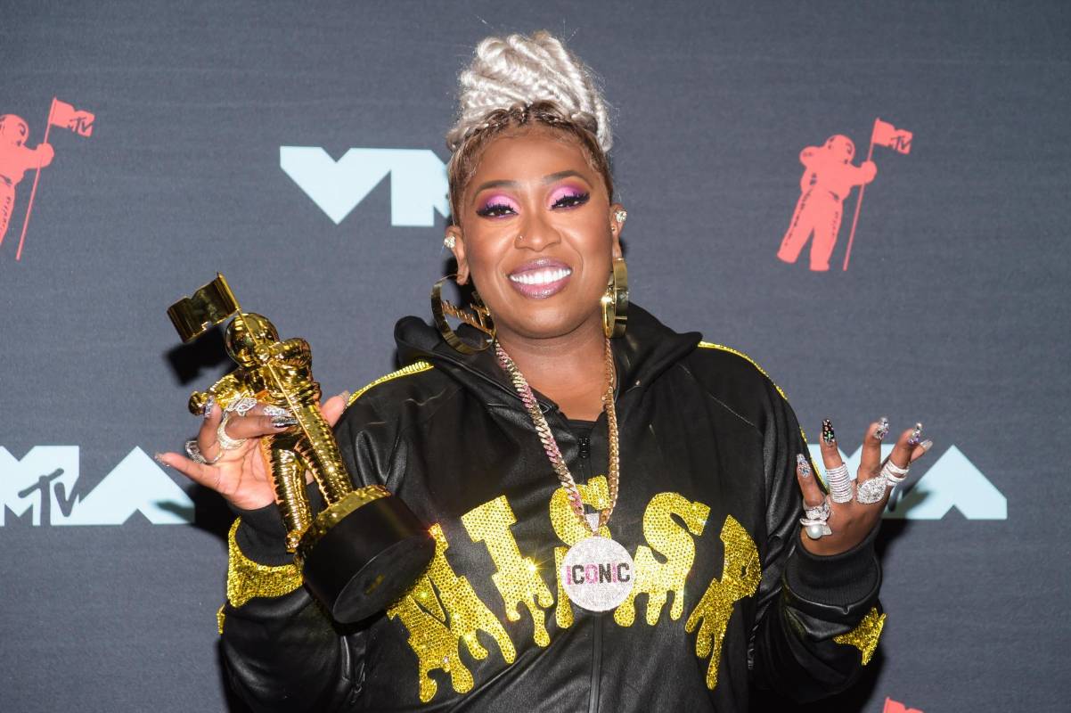 La intérprete dehip hop Missy Elliott encendió a la multitud con una actuación acorde con su estatus como ganadora del Premio a la Vanguardia 2019. FOTO EFE