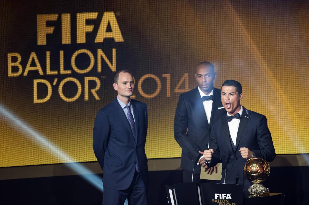 Balón de Oro de la Fifa: Cristiano Ronaldo (POR/Real Madrid). “Quiero ser uno de los mejores jugadores de todos los tiempos”... Por supuesto, eso requiere mucho esfuerzo y espero lograrlo”. Ha sido un año inolvidable”, dijo Cristiano Ronaldo, luego de respirar profundamente.FOTO AP