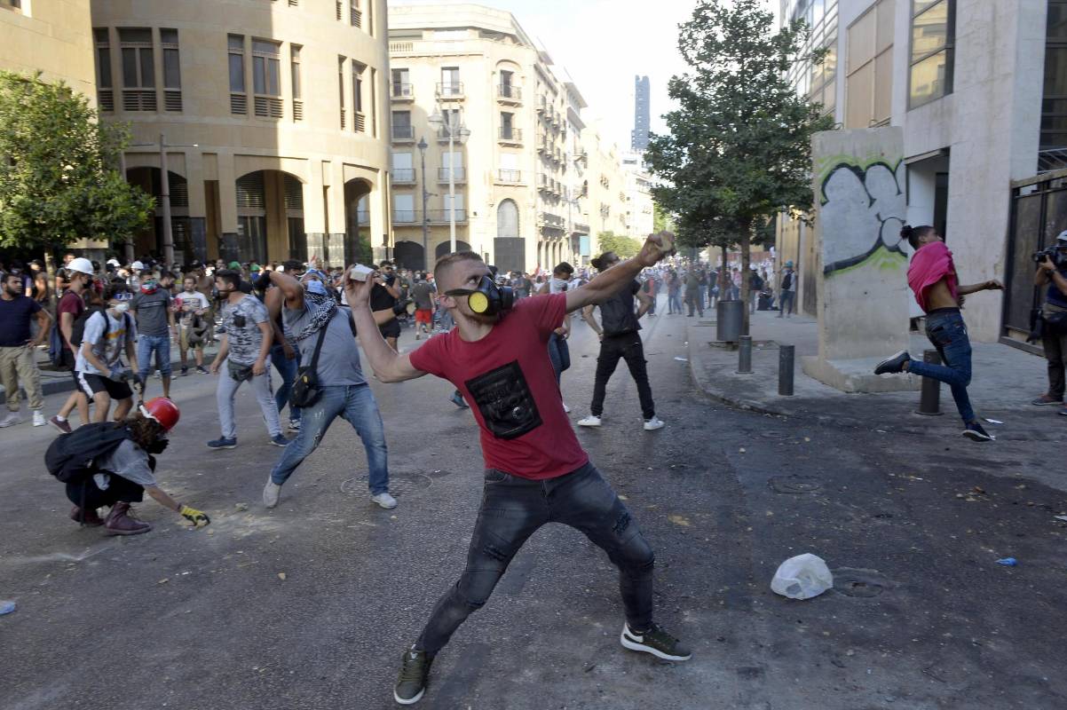 Masivas protestas contra el gobierno libanés se presentaron en la calles de la ciudad. Foto AFP