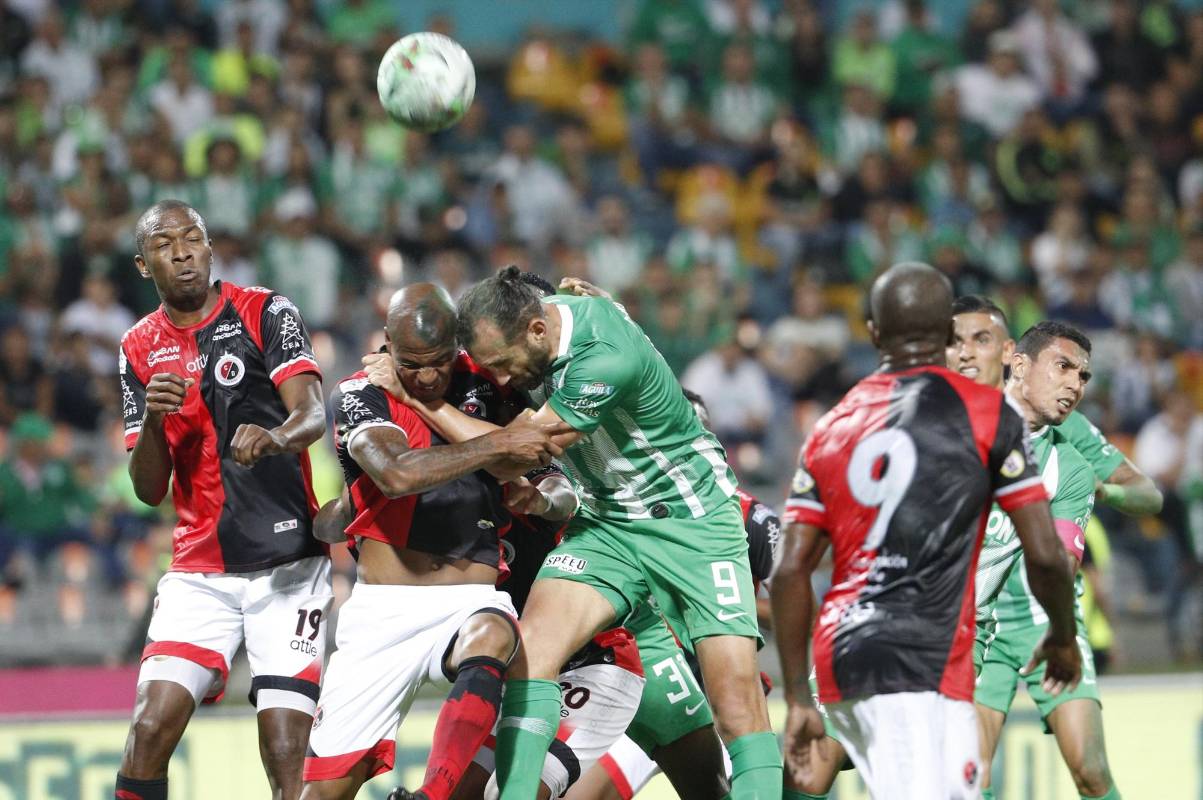Con goles de Patricio Cucchi (9’) y Daniel Muñoz (51’ y 59’) el verde logró la primera victoria en su debut en el cuadrangular semifinal de la Liga. Foto: Manuel Saldarriaga