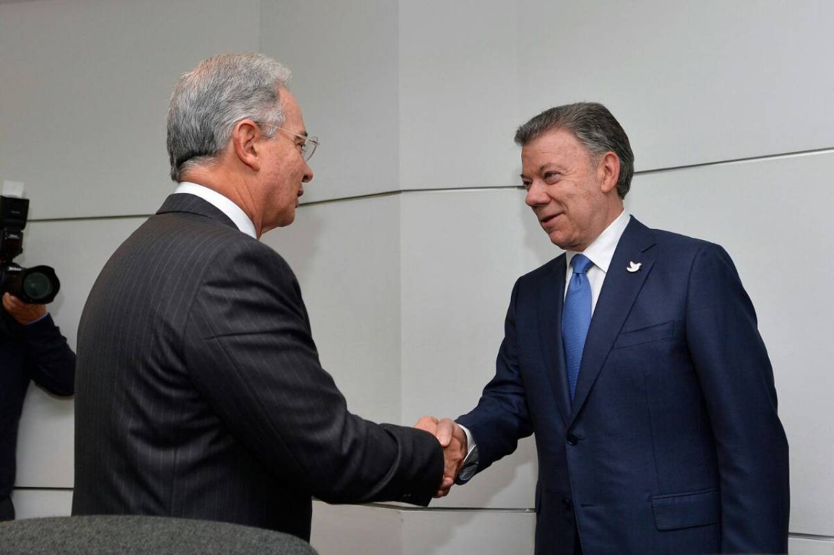 El Presidente Santos se reúne con el senador Uribe para recibir las propuestas de la oposición al proceso de paz. Foto: Presidencia.