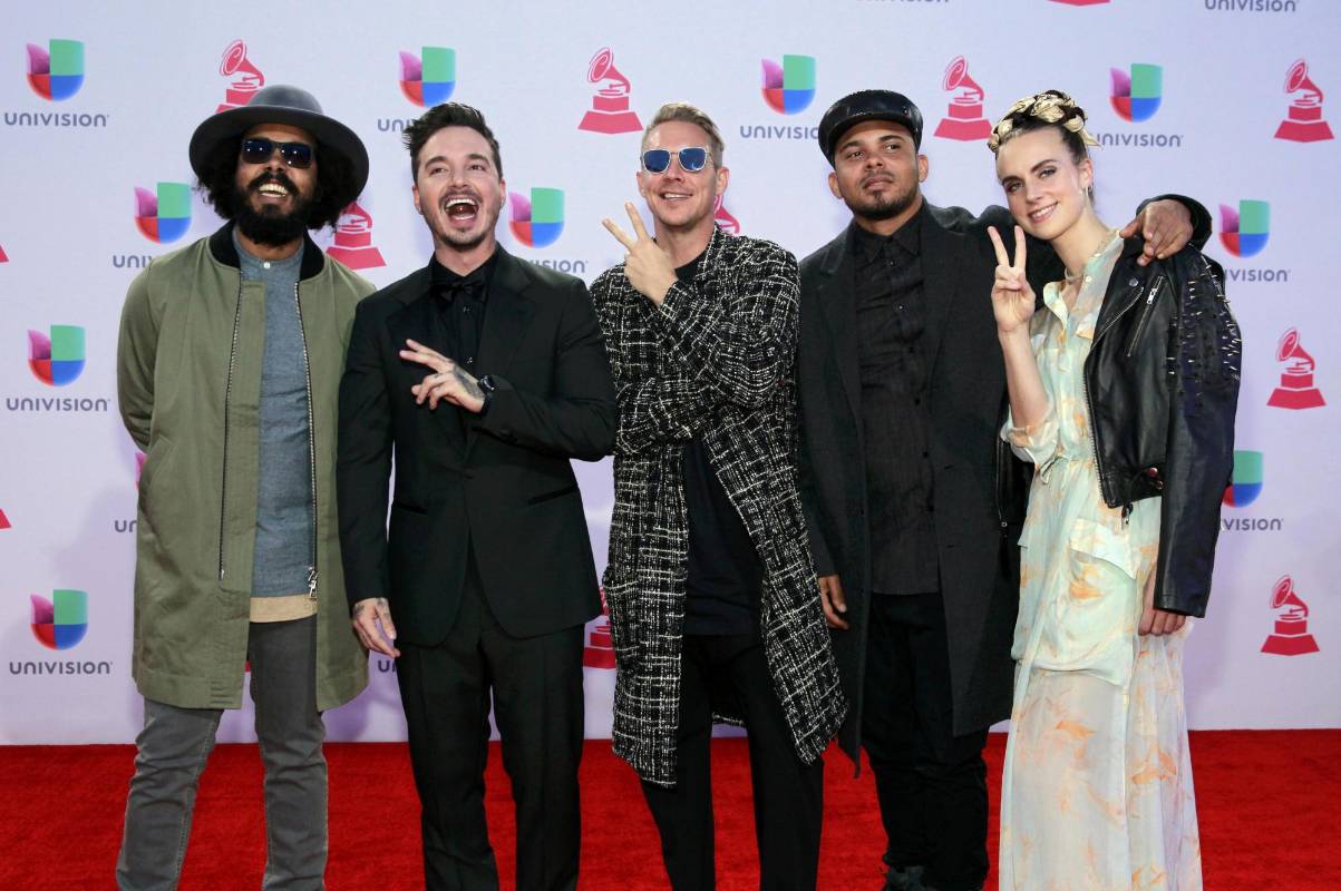 J Balvin llegó acompañado del grupo electrónico Major Lazer. FOTO Reuters