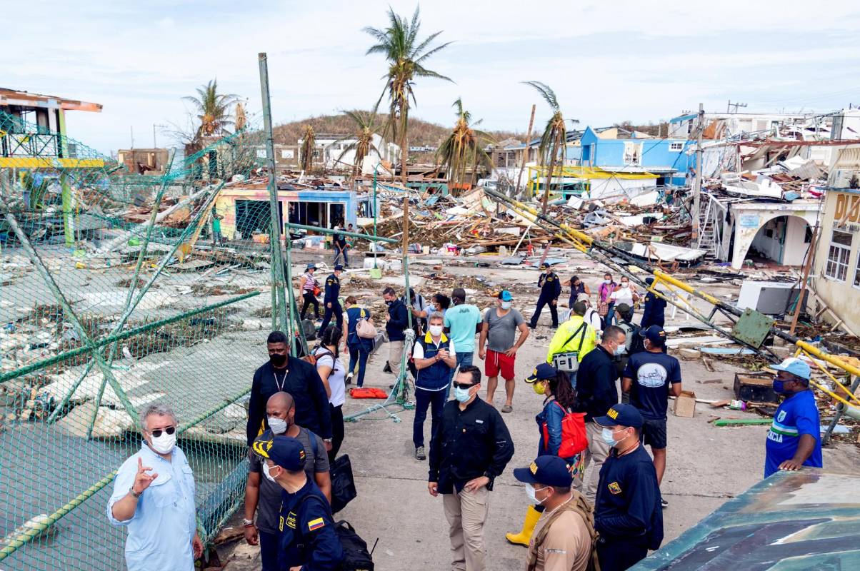 Según reportes del IDEAM, 25 departamentos han sido afectados por el mal tiempo. Además de lluvias en la región Caribe, que han afectado a los departamentos de La Guajira, Magdalena, Atlántico, Bolívar, Sucre y César, las fuertes precipitaciones y el aumento del caudal de los ríos se han sentido en el Golfo de Urabá, en Antioquia, Chocó, los santanderes, Cundinamarca, noroccidente de Boyacá, oriente del Tolima y Huila, así como en Meta, Guaviare, Caquetá, Putumayo y Amazonas. FOTOS: AFP,GETTY IMAGES,EFE Y PRESIDENCIA DE LA REPÚBLICA.