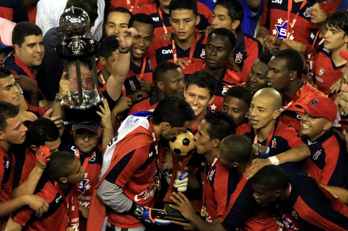 La última estrella que se tejió en el escudo del Medellín fue en el torneo finalización del 2009. FOTO Henry Agudelo