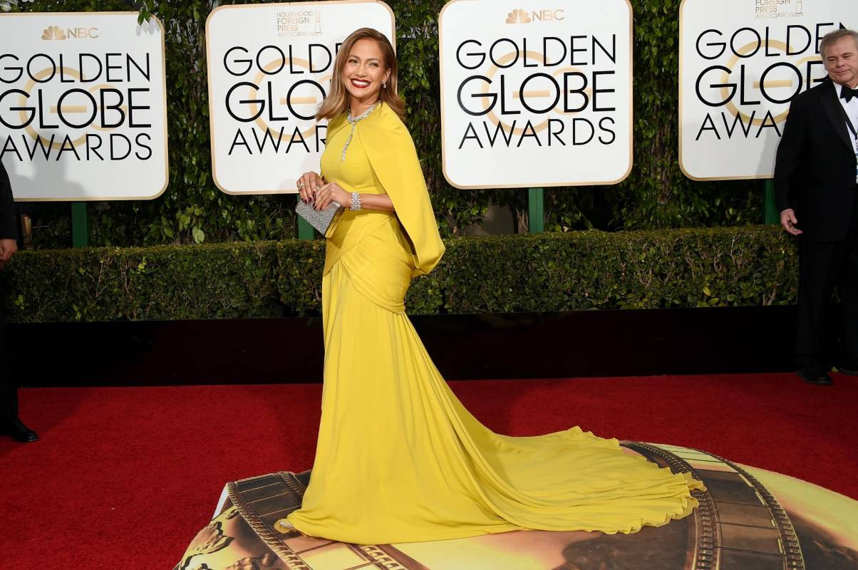 Jennifer López, como siempre, una de las mejores vestidas de la noche. Vestido de Giambattista Valli. FOTO AFP