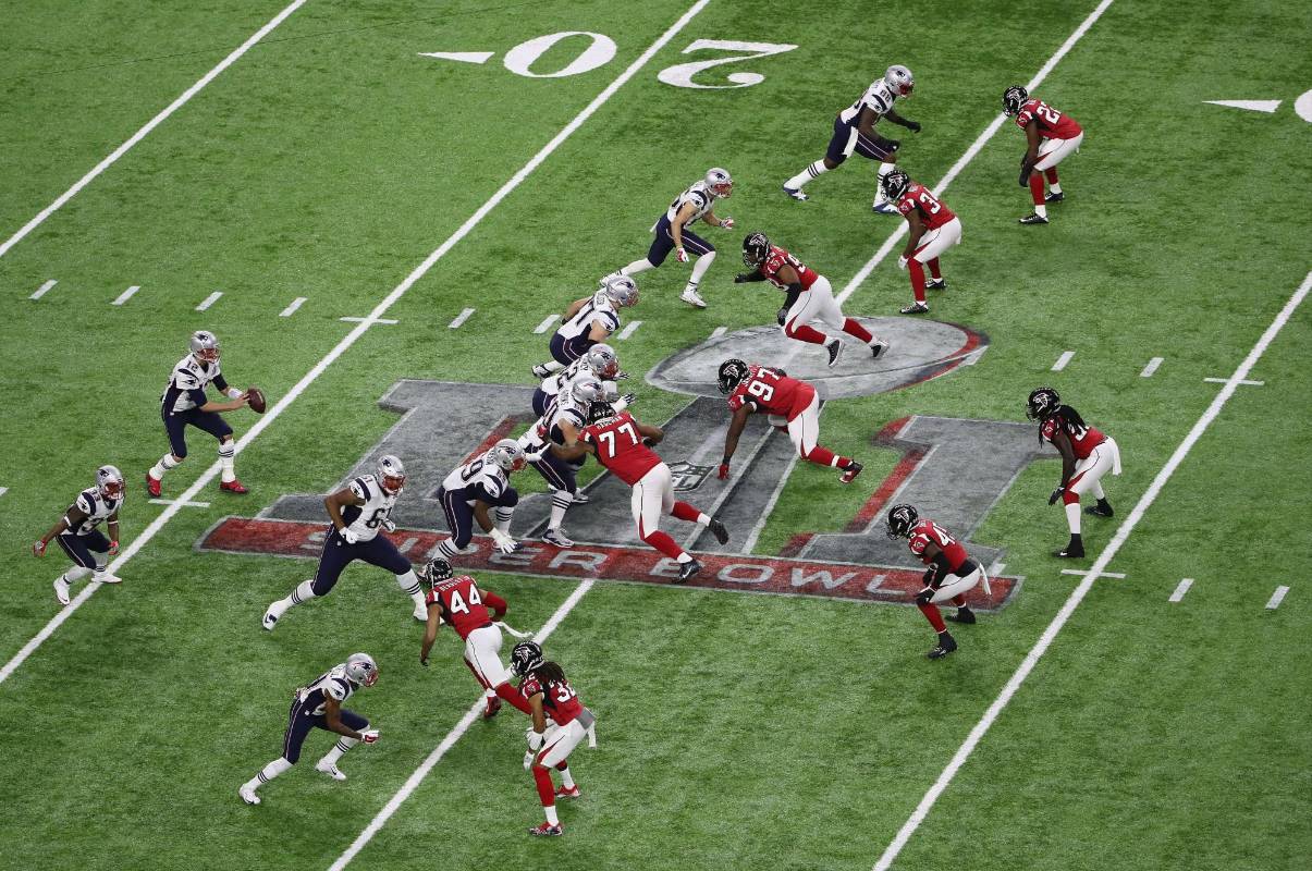 La remontada de los Patriots, que anotaron 19-0 en el cuarto periodo, es la mayor que se ha dado en un partido de Super Bowl. FOTO AFP