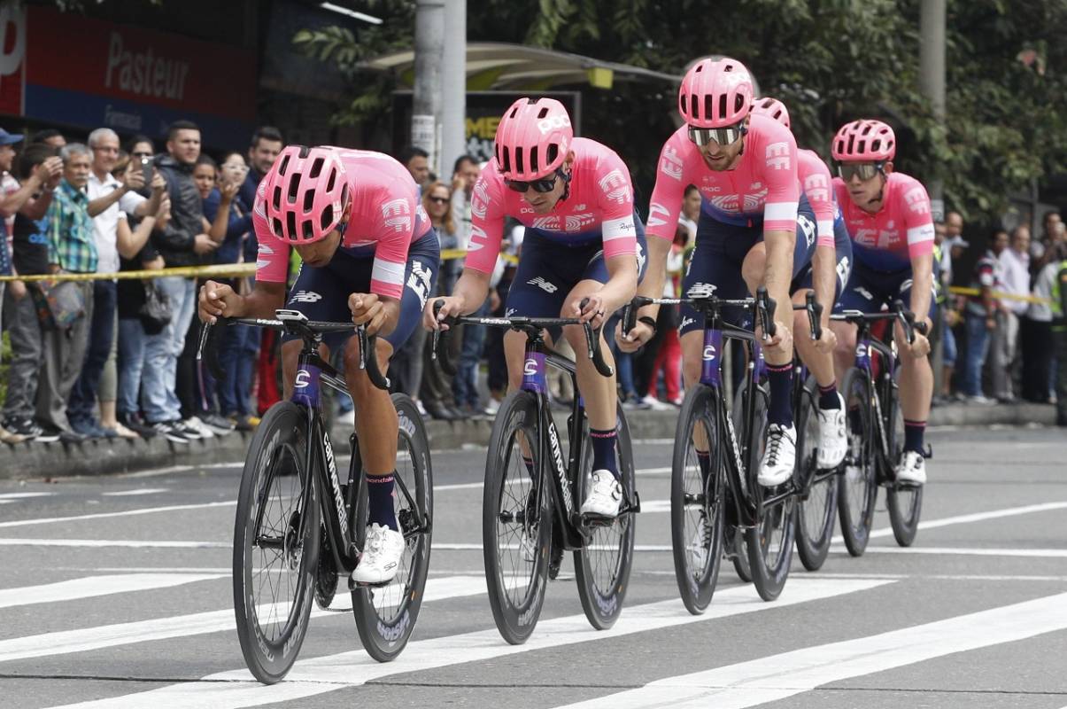 La primera etapa fue un circuito de 14 kilómetros por el centro y el sur de Medellín. Education First, el equipo de Rigoberto Urán, se impuso en la contrarreloj con un tiempo de 15 minutos y 5 segundos. FOTO MANUEL SALDARRIAGA