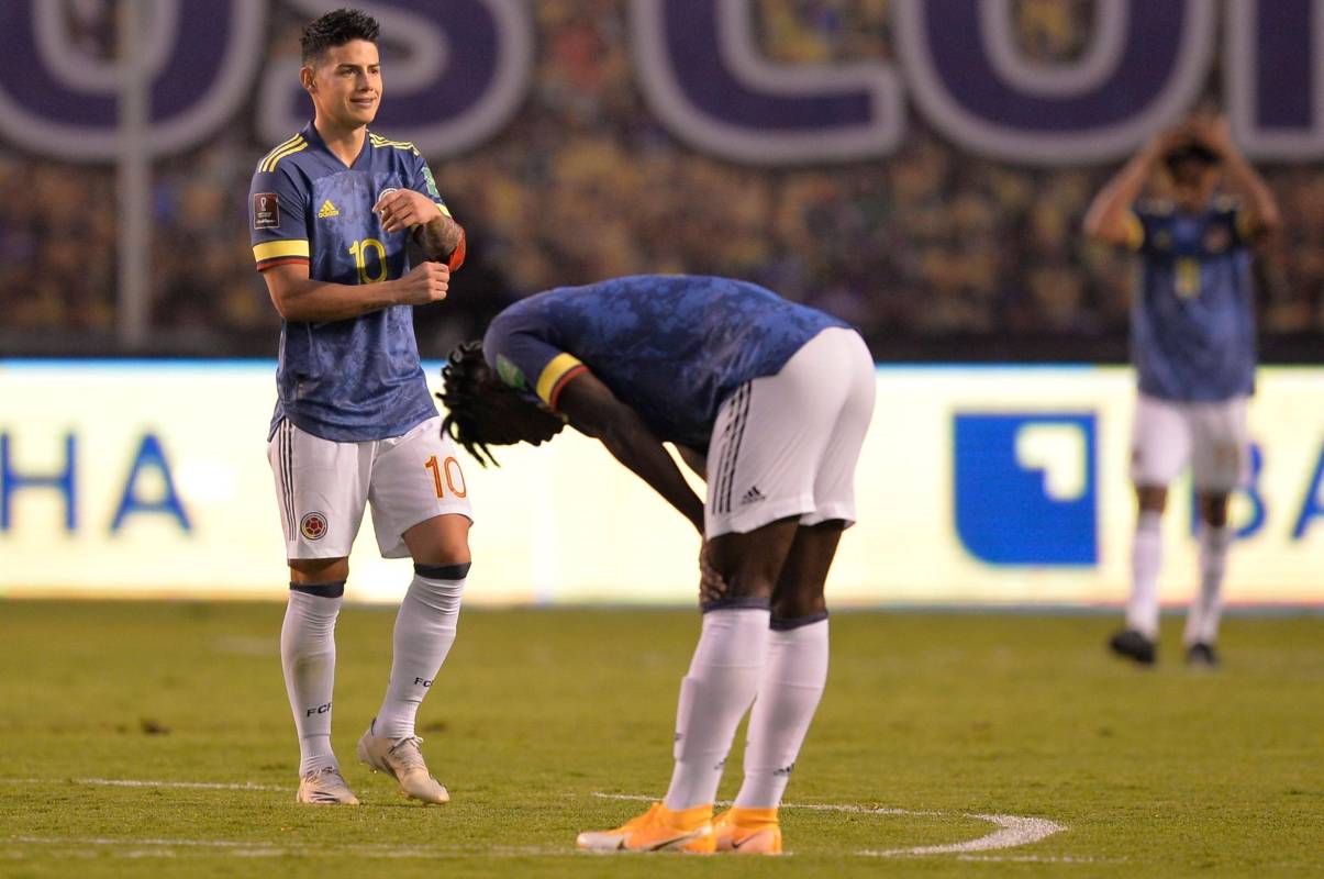 En los últimos 25 años en duelos entre Colombia y Ecuador no había antecedentes de una goleada como la que le propinó la selección dirigida por Gustavo Alfaro a la tricolor 6-1. de esa forma tambalea la era Queiroz. Foto: AFP.