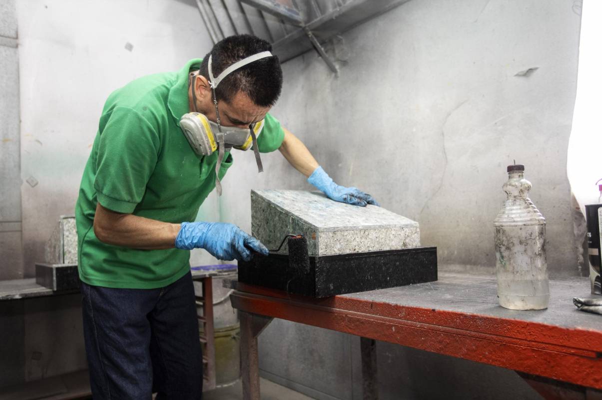 Alrededor de 70.000 niños en Medellín se vieron beneficiados con instalaciones educativas dotadas con mobiliarios reciclables de alta calidad. Foto. Camilo Suárez