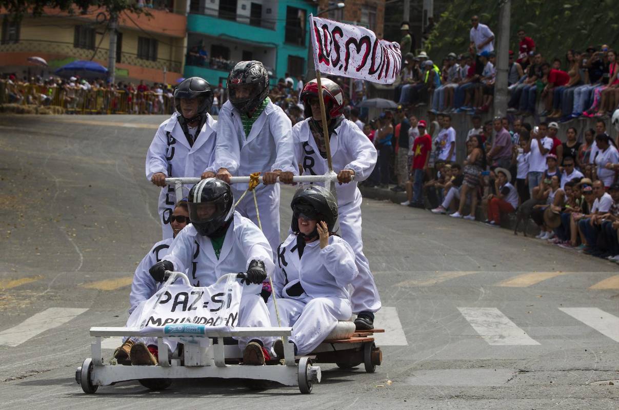 Los carritos compitieron en seis categorías que incluían triciclos, bicicletas, patines y descenso en tablas. FOTO Jaime Pérez 