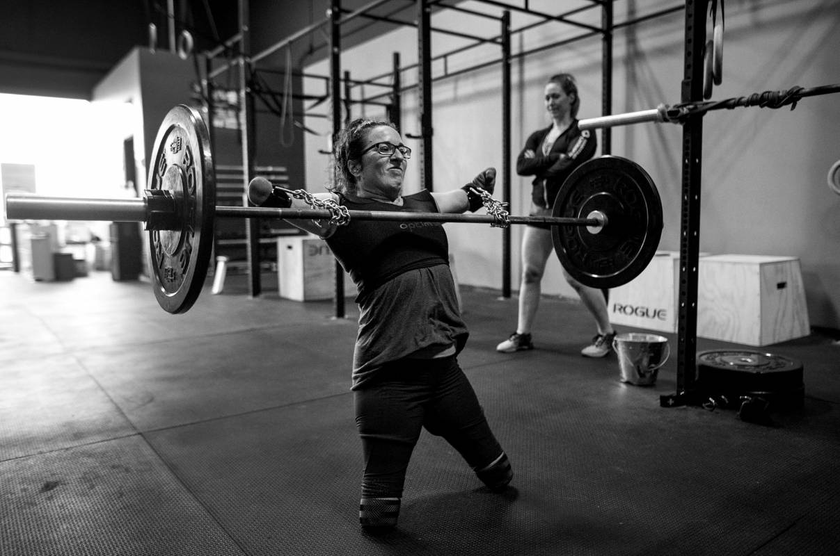 Lindsay Hilton puede levantar 100 libras. Imagen ganadora del tercer lugar en una serie de deportes. FOTO Darren Calabrese / Cortesía de World Press Photo Foundatio