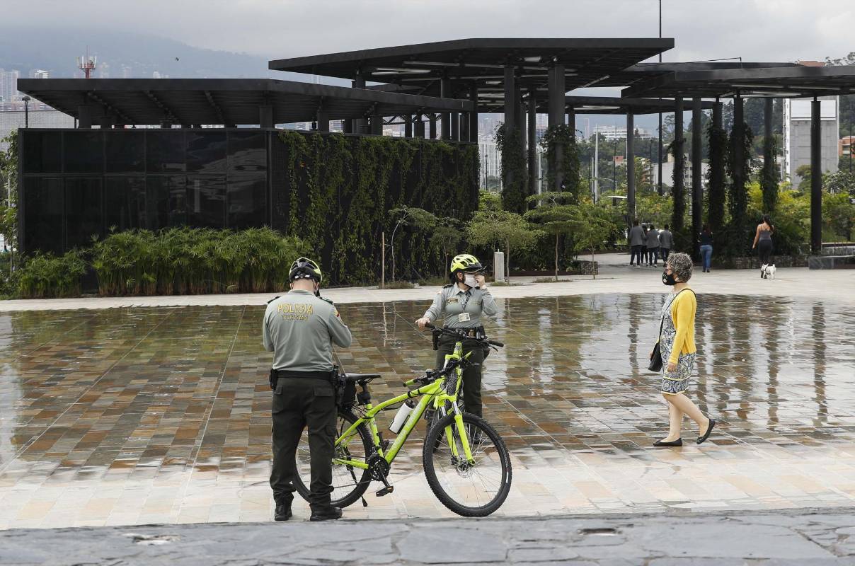 La Alcaldía de Medellín finalizó los trabajos de la etapa 1B (costado oriental) de Parques del Río. Se instalaron los equipos electromecánicos para el funcionamiento del soterrado y se culminó el Parque de Niebla. FOTO MANUEL SALDARRIAGA