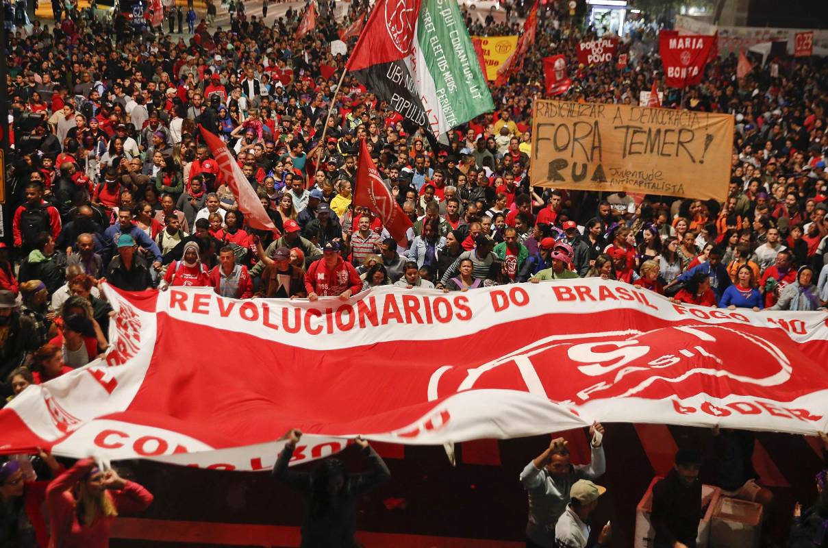Michel Temer, el líder del partido de derecha Movimiento Democrático Brasileño que asumió el poder ejecutivo en Brasil, fue el vicepresidente de Rousseff durante cinco años. Según la mandataria, él la traicionó para quedarse con el poder. FOTO AP