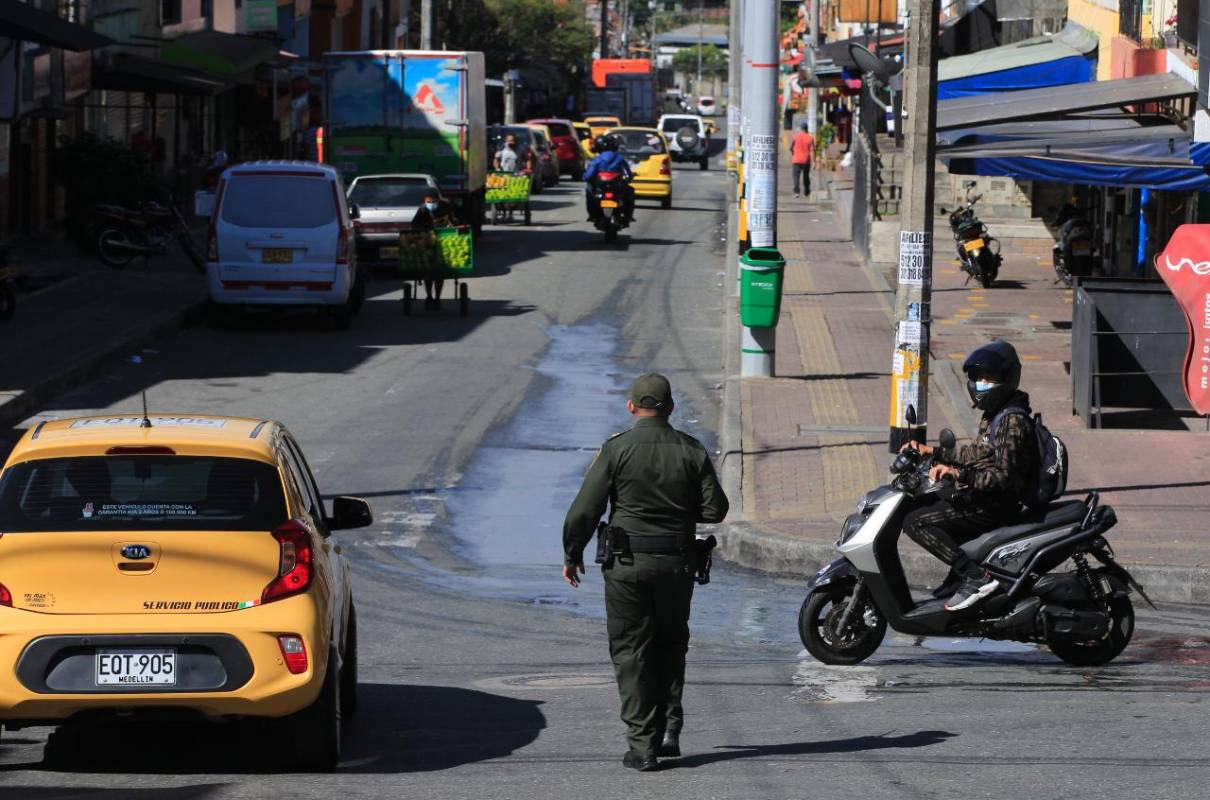 Con las medidas aplicadas en todos los barrios de Medellín se pretende evitar la propagación de coronavirus. FOTO JUAN ANTONIO SÁNCHEZ