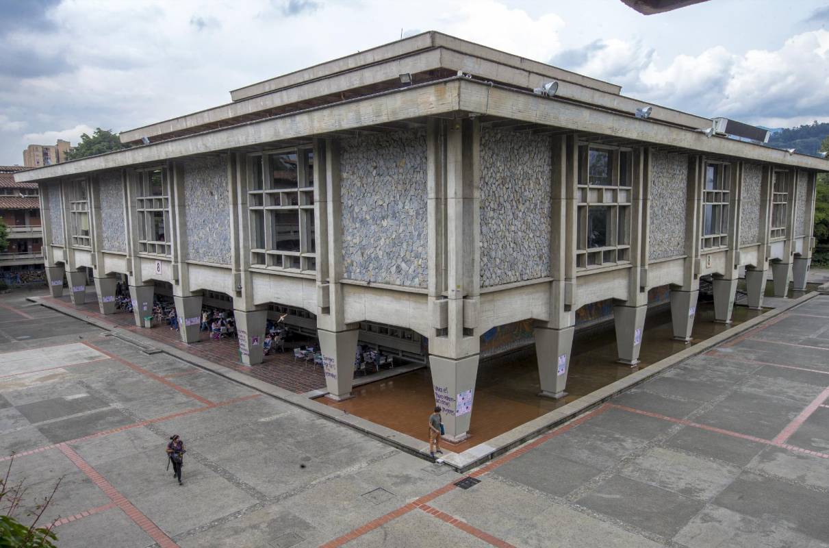 La construcción de la universidad está basada en un pueblo antioqueño, la biblioteca representa la iglesia. FOTO JUAN ANTONIO SÁNCHEZ 