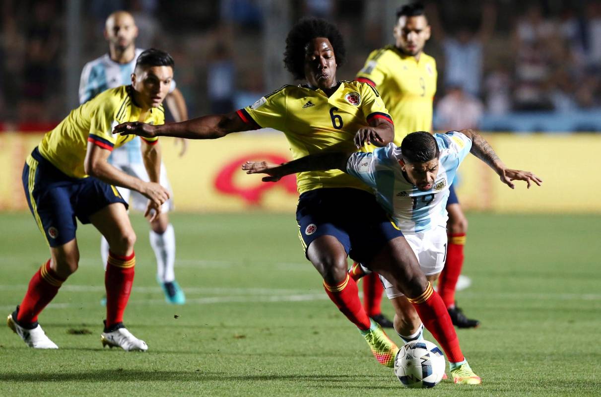 Colombia no pudo controlar a Argentina. FOTO Reuters