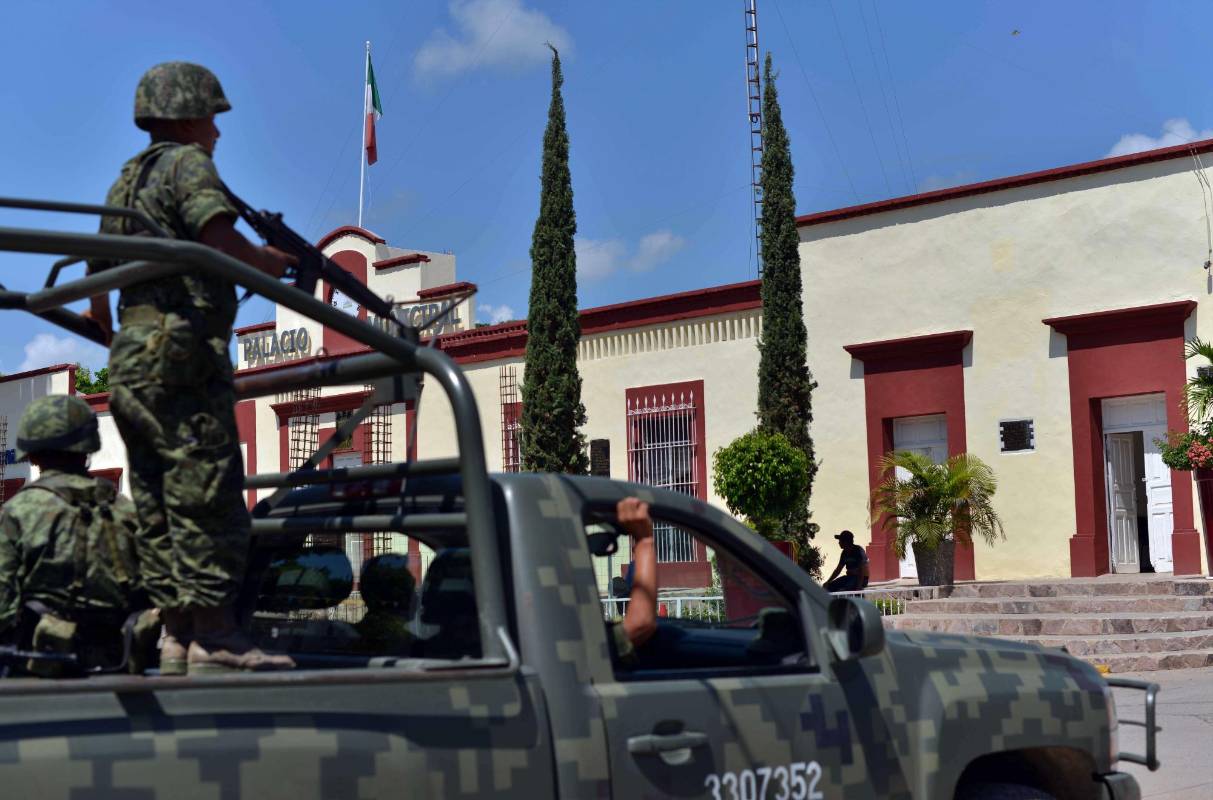 En el pueblo natal de Joaquín “el Chapo” Guzmán, algunos pensaron que estaban soñando y otros hasta lloraron de alegría cuando escucharon que el capo del narcotráfico se había fugado de una cárcel de máxima seguridad de México a través de un túnel construido bajo su celda.