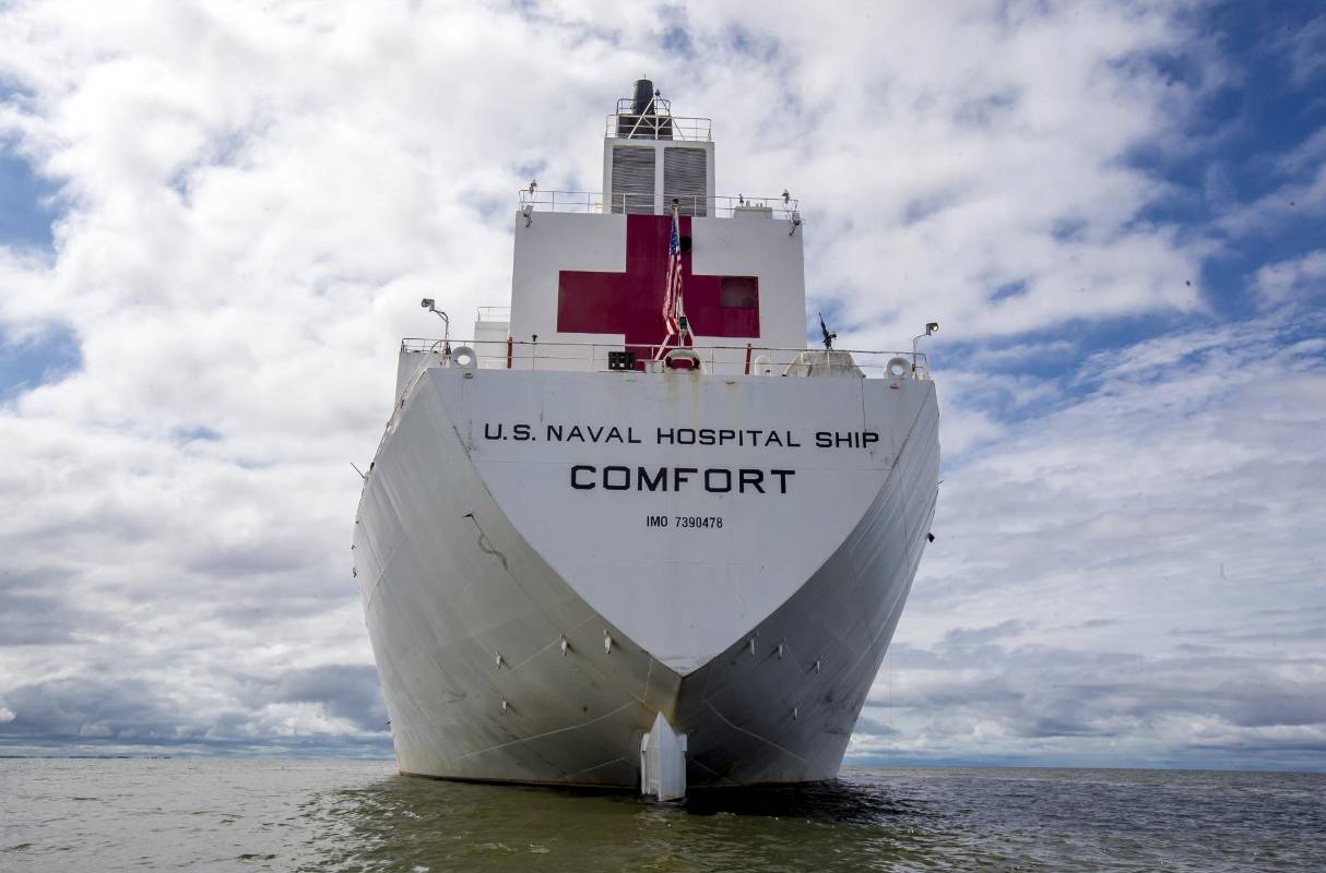 El barco Usns Comfort es uno de los dos únicos buques hospital de Estados Unidos. Foto Juan Antonio Sánchez Ocampo
