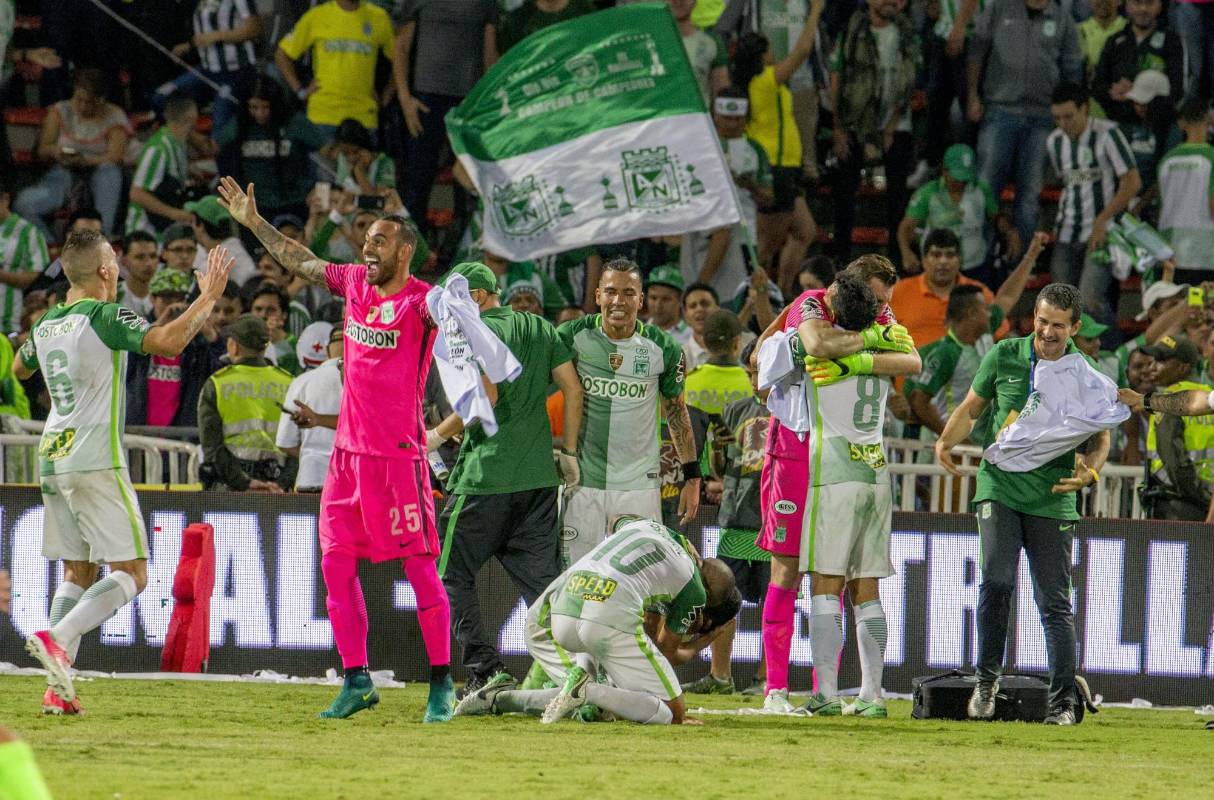 La decimosexta estrella del verde se concretó en la era Reinaldo Rueda en una histórica noche que recordarán los hinchas verdes por muchos años. FOTO REUTERS