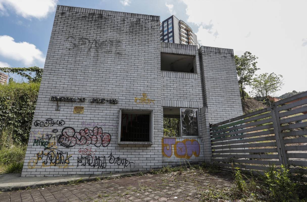 La juez Primera Penal del Circuito de Medellín aseguró que la edificación no era apta ni siquiera para soportar su propio peso. Foto Robinson Sáenz