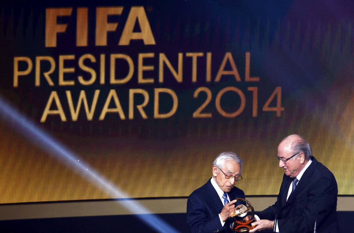 Distinción Presidencial de la Fifa: Hiroshi Kagawa (JAP/periodista). El veterano periodista japonés, que de joven fue futbolista y en Brasil 2014 estuvo en la décima Copa del Mundo de su carrera, en tono de broma, indicó que tenía que acudir al acto para conocer a Cristiano Ronaldo, Leo Messi y Manuel Neuer y conseguir un autógrafo para un amigo. FOTO REUTERS