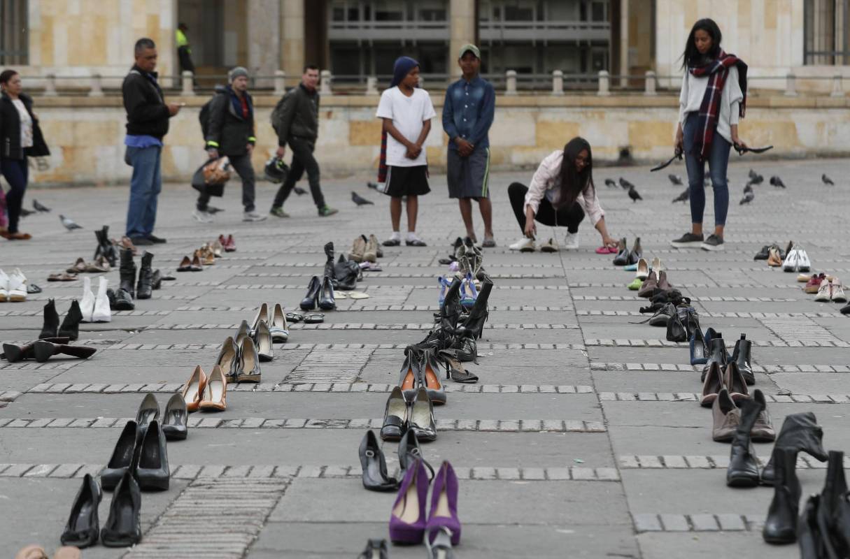 Con el arte, los inmigrantes manifiestan su rechazo a la discriminación. FOTO EFE