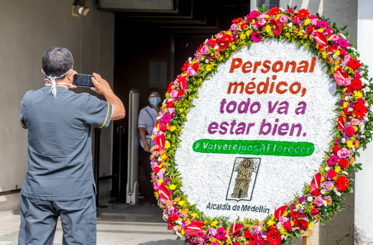 A pesar del aplazamiento de la feria de las flores y el desfile de silleteros por el Covid-19, 460 familias del corregimiento de Santa Elena serán beneficiados por una estrategia que lanzó la alcaldía de Medellín que busca llevar las silletas al personal de la salud y diferentes regiones de Colombia. FOTO : Juan Antonio Sánchez.