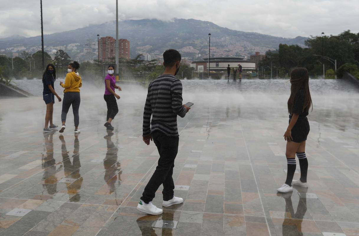 La Alcaldía de Medellín finalizó los trabajos de la etapa 1B (costado oriental) de Parques del Río. Se instalaron los equipos electromecánicos para el funcionamiento del soterrado y se culminó el Parque de Niebla. FOTO MANUEL SALDARRIAGA
