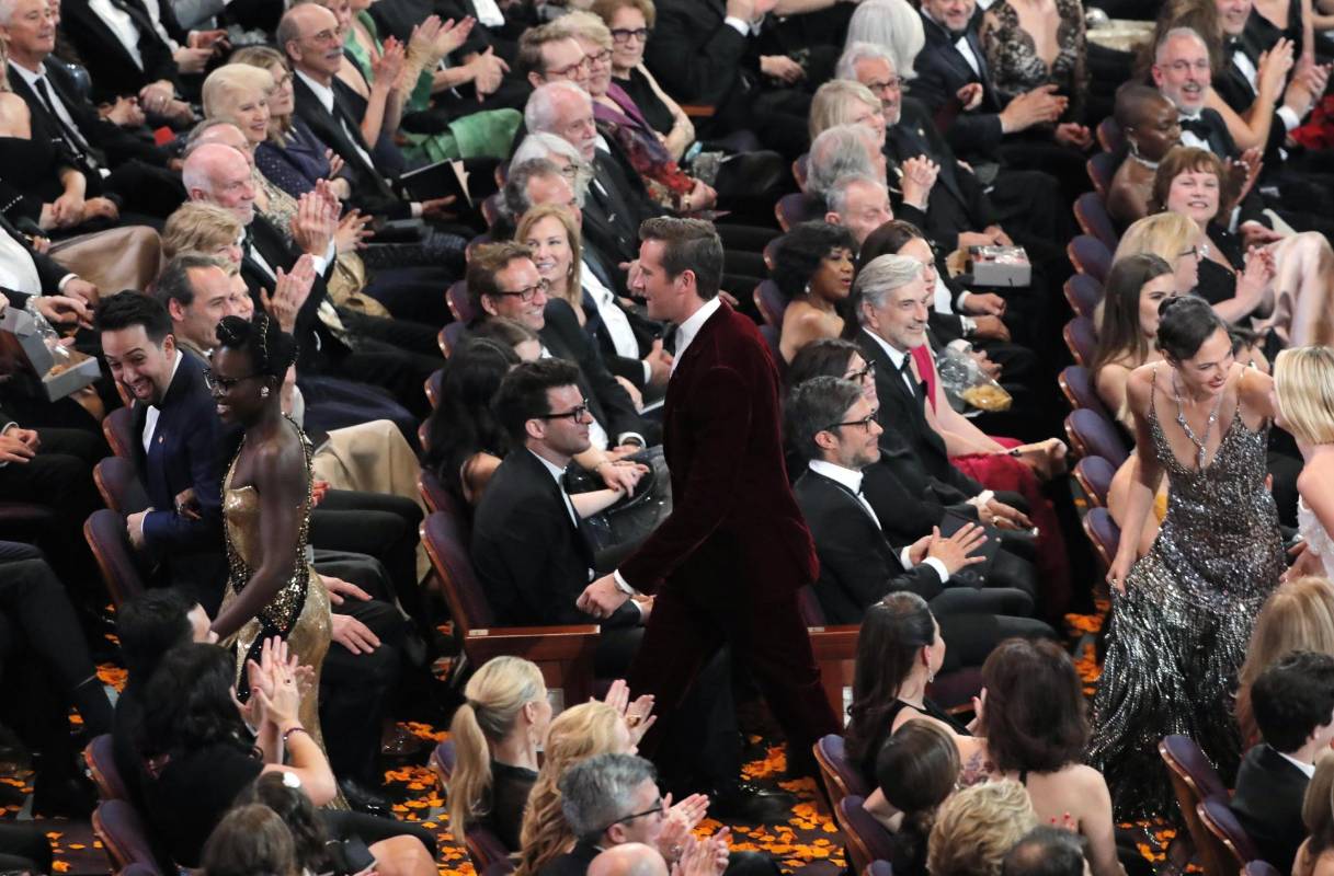 Algunos actores se fueron a repartir golosinas a una sala de cine cercana. La idea era agradecer a la gente su asistencia a cine. FOTO Reuters